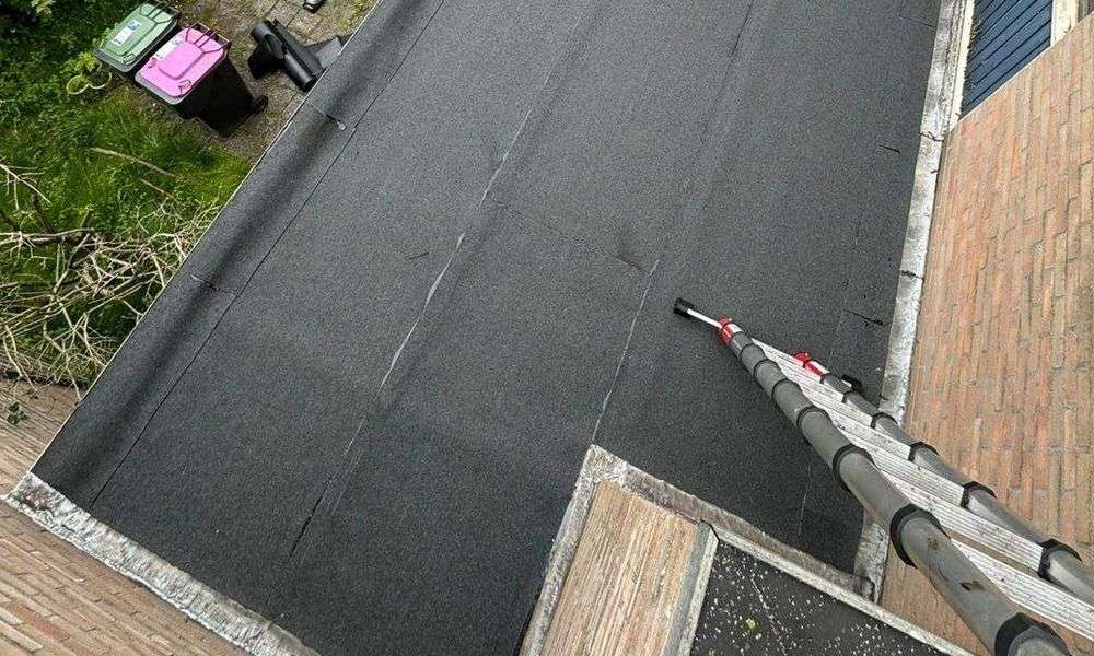 Plat dak geplaatst door dakdekker in Gemert